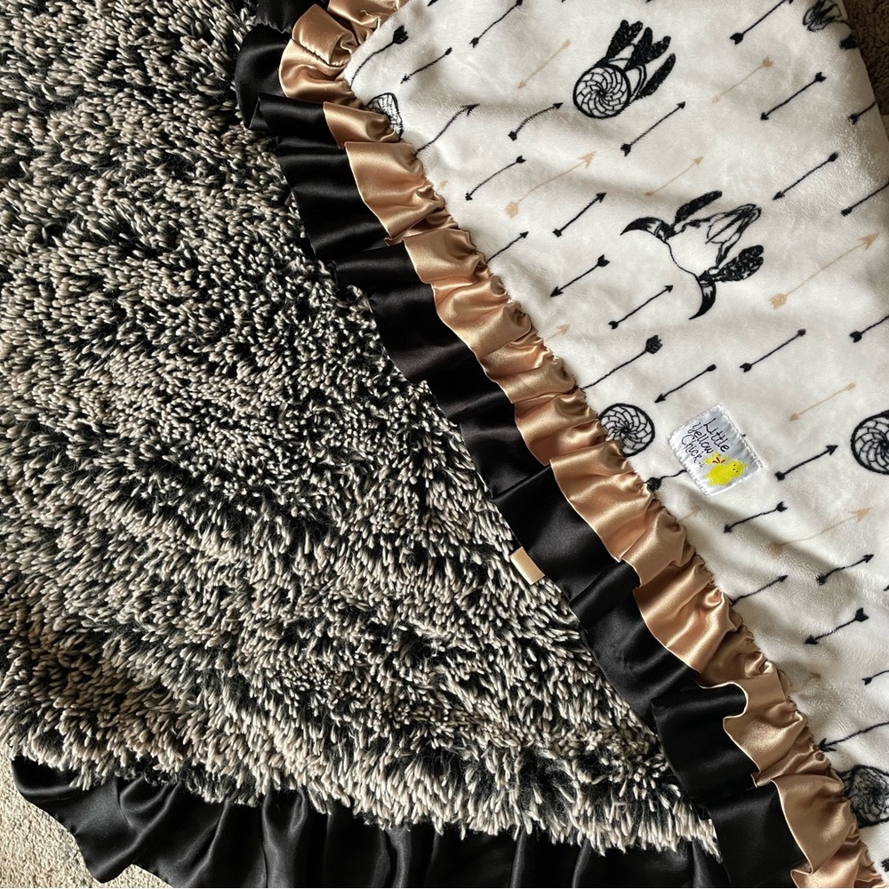 Cozy baby Blanket with Black and Cream Design